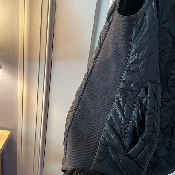 Cute and flattering basic black quilted J.Crew puffer vest M π - Picture 3 of 7